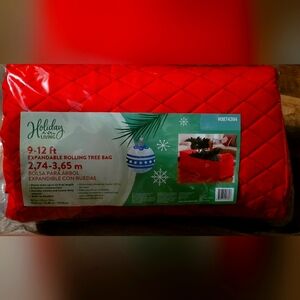 Expandable rolling tree bag